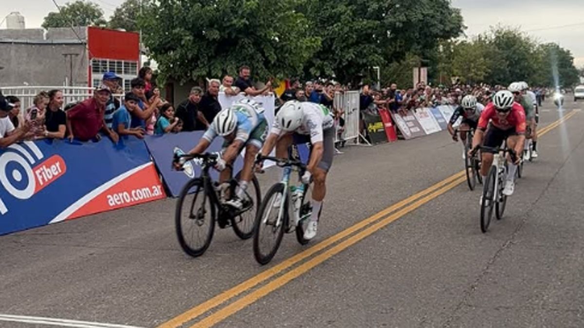 La llegada de la etapa 8 fue en Junín.