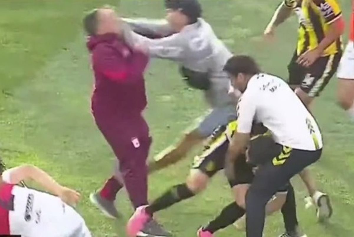 La gresca entre jugadores del Deportivo Madryn y Deportivo Mor&oacute;n se arm&oacute; al final del encuentro en el Abel Sastre