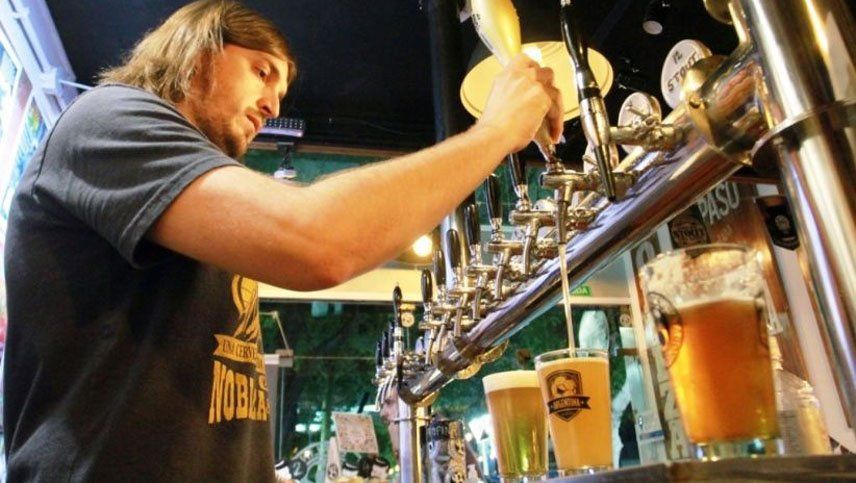 El mejor beertender del país enseña cómo servir la cerveza perfecta