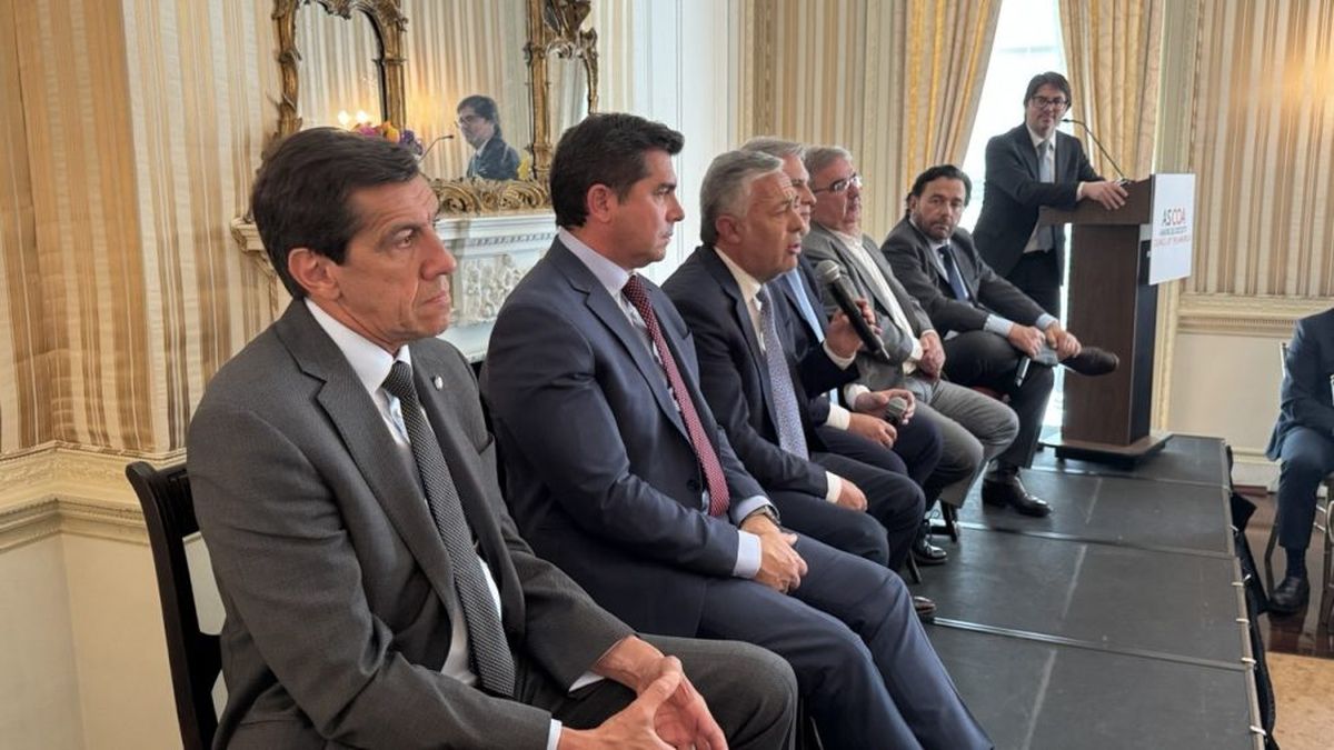 Alfredo Cornejo comparte la gira por Estados Unidos con otros gobernadores. Alfredo Cornejo comparte la gira por Estados Unidos con otros gobernadores.