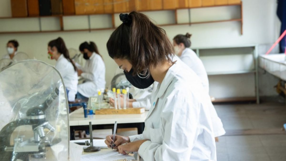 Se busca priorizar dentro de los establecimientos educativos de la UNCuyo las prácticas profesionales o exámenes finales.