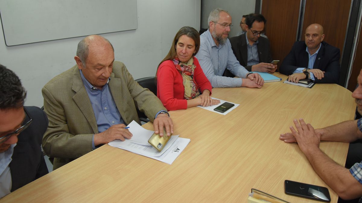 Este martes siguieron las paritarias entre el Gobierno y gremios estatales.