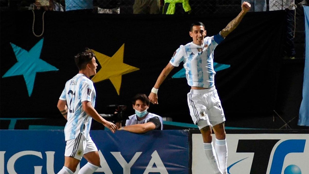 Di María es una pieza fundamental en el once de Lionel Scaloni, mientras que Dybala es uno de los recambios del equipo.