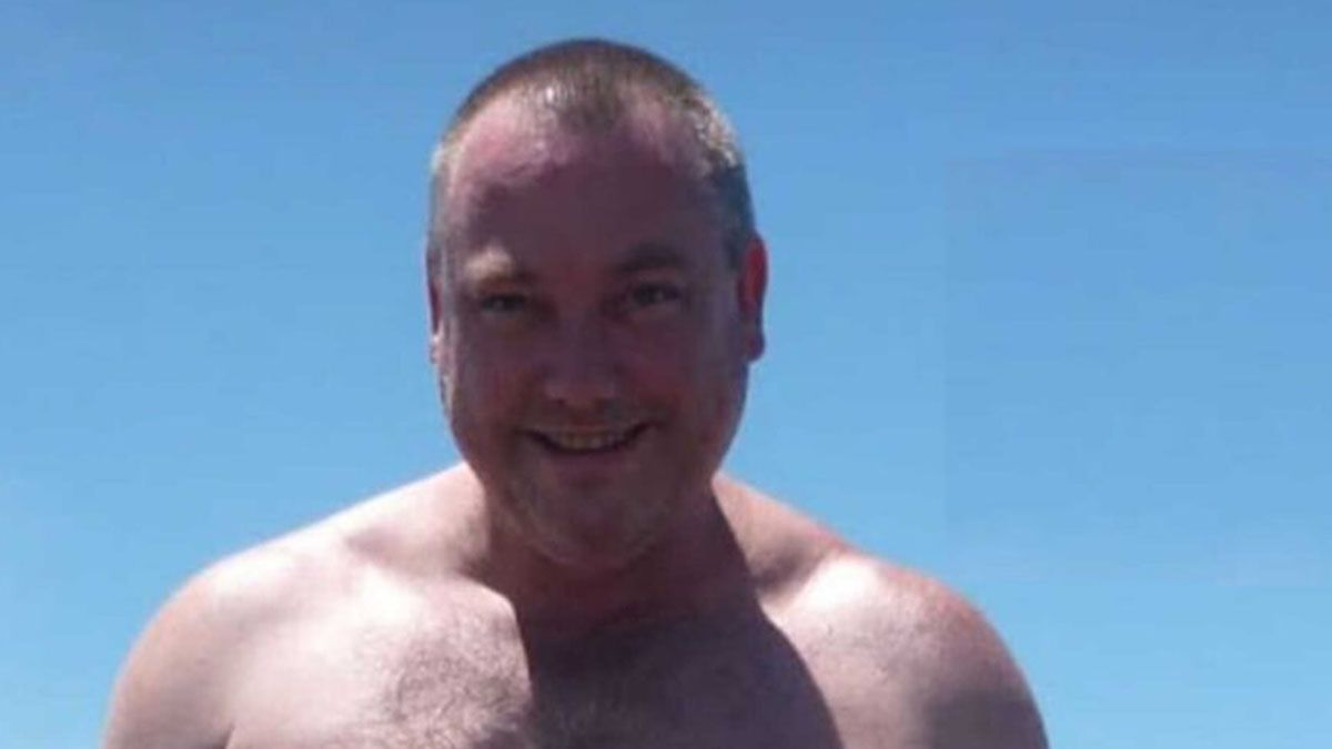 Intentó evitar el robo de su camioneta, se colgó de la puerta y murió aplastado