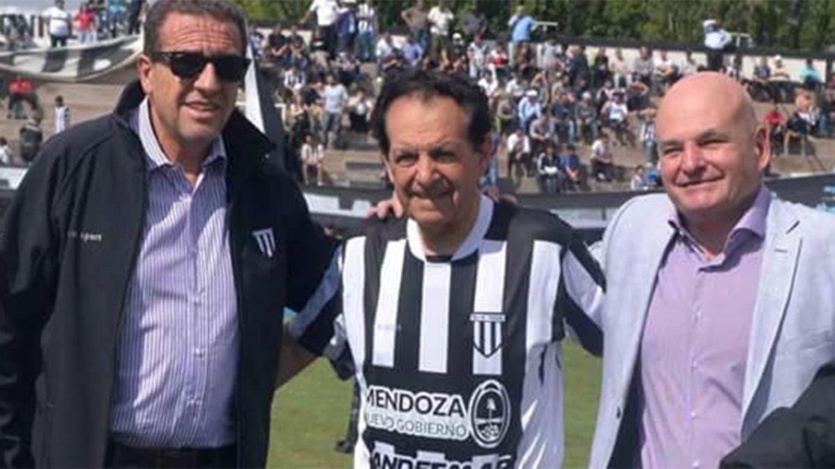 Luis Vila, Víctor Legrotaglie y Oscar Casares. Fue el 14 de abril de 2016 en el homenaje a los 60 años del debut del ídolo en el Mensana.