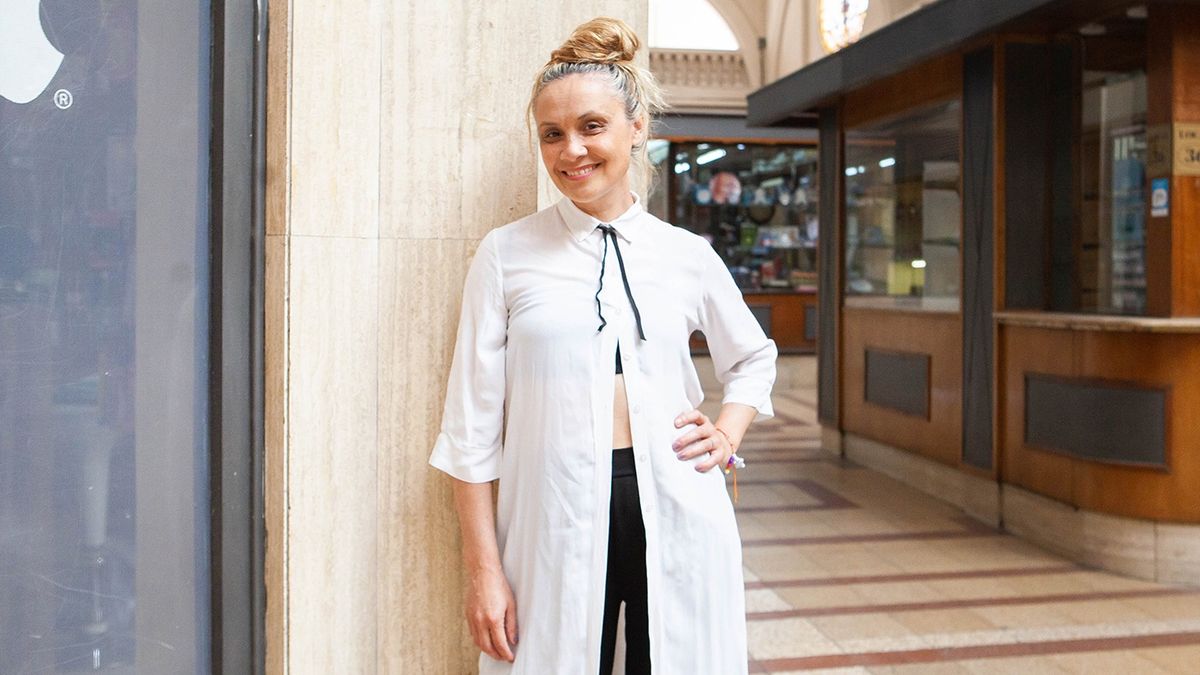 Vanina Mendez tiene 47 años, es bailarina profesional y referente del tango en Mendoza. Vanina Mendez tiene 47 años, es bailarina profesional y referente del tango en Mendoza.