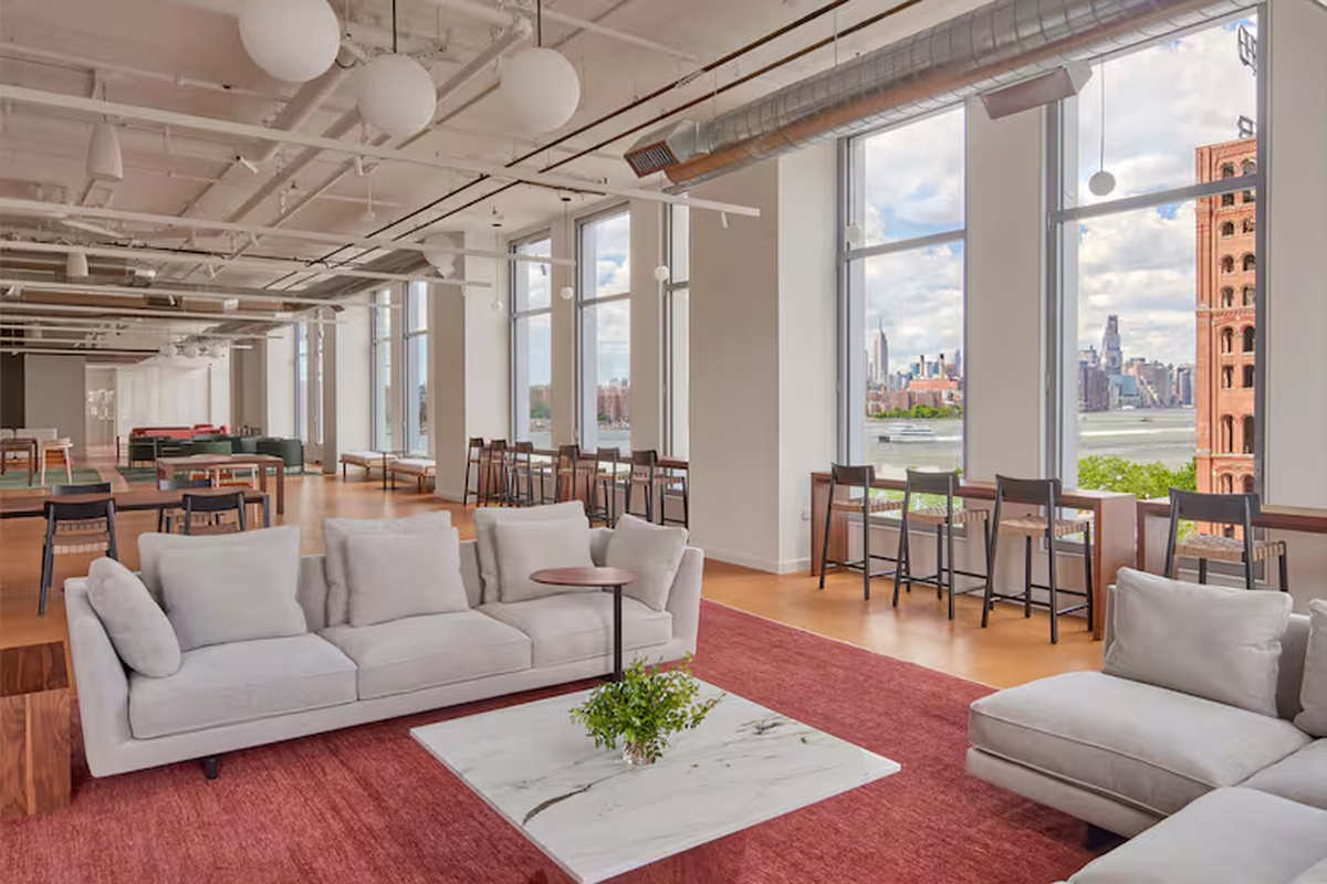 El edificio es de los más sofisticados de Nueva York. El edificio es de los más sofisticados de Nueva York.