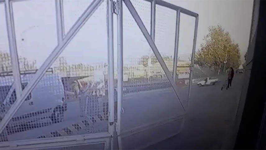Coronavirus en Mendoza: el video del conductor que quiso evadir un control y arrastró por 4 cuadras a una policía