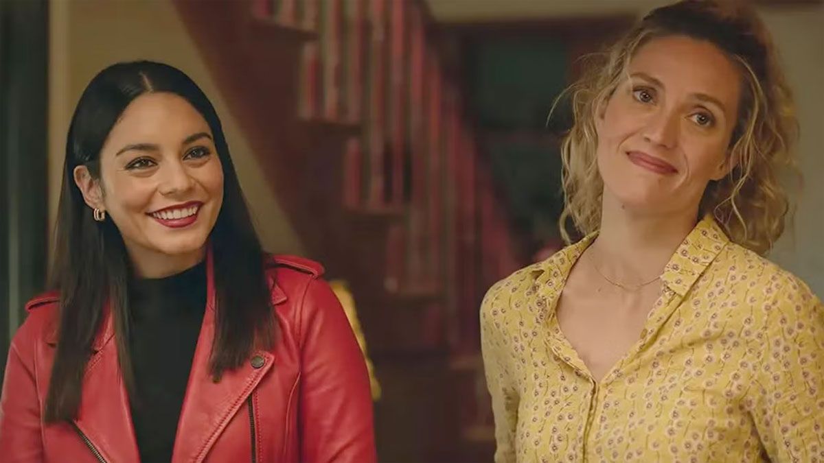 Vanessa Hudgens y Evelyne Brochu la rompen con sus papeles en la película de Netflix.