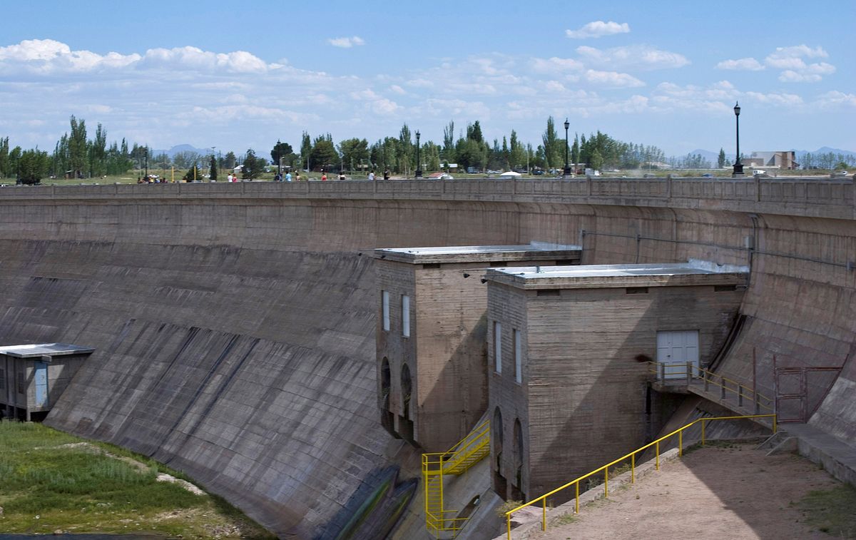 Pablo Oscar Barnez manejaba una moto de agua en el embalse El Nihuil, en San Rafael, no pudo frenar y saltó un paredón. Cayó de 30 metros de altura. Imagen ilustrativa. Pablo Oscar Barnez manejaba una moto de agua en el embalse El Nihuil, en San Rafael, no pudo frenar y saltó un paredón. Cayó de 30 metros de altura. Imagen ilustrativa.