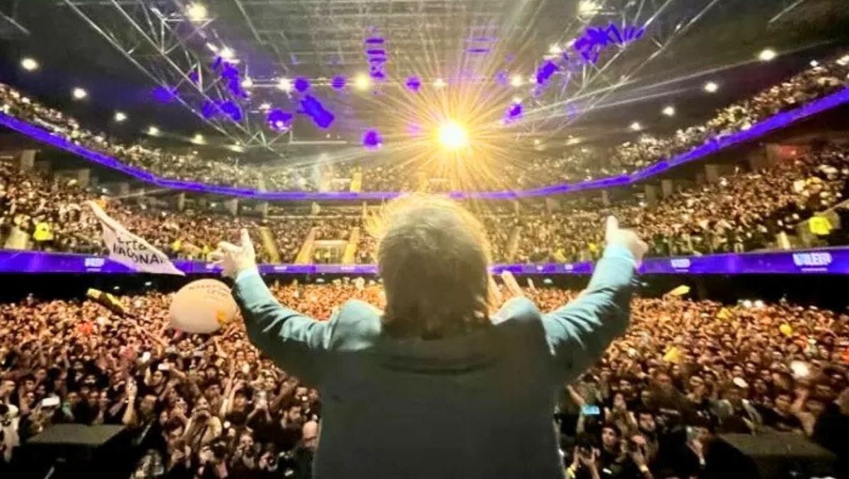 Javier Milei en campaña, no solo para las elecciones nacionales sino también para las de Buenos Aires. Se espera que visite Mendoza antes del 26 de octubre. Javier Milei en campaña, no solo para las elecciones nacionales sino también para las de Buenos Aires. Se espera que visite Mendoza antes del 26 de octubre.