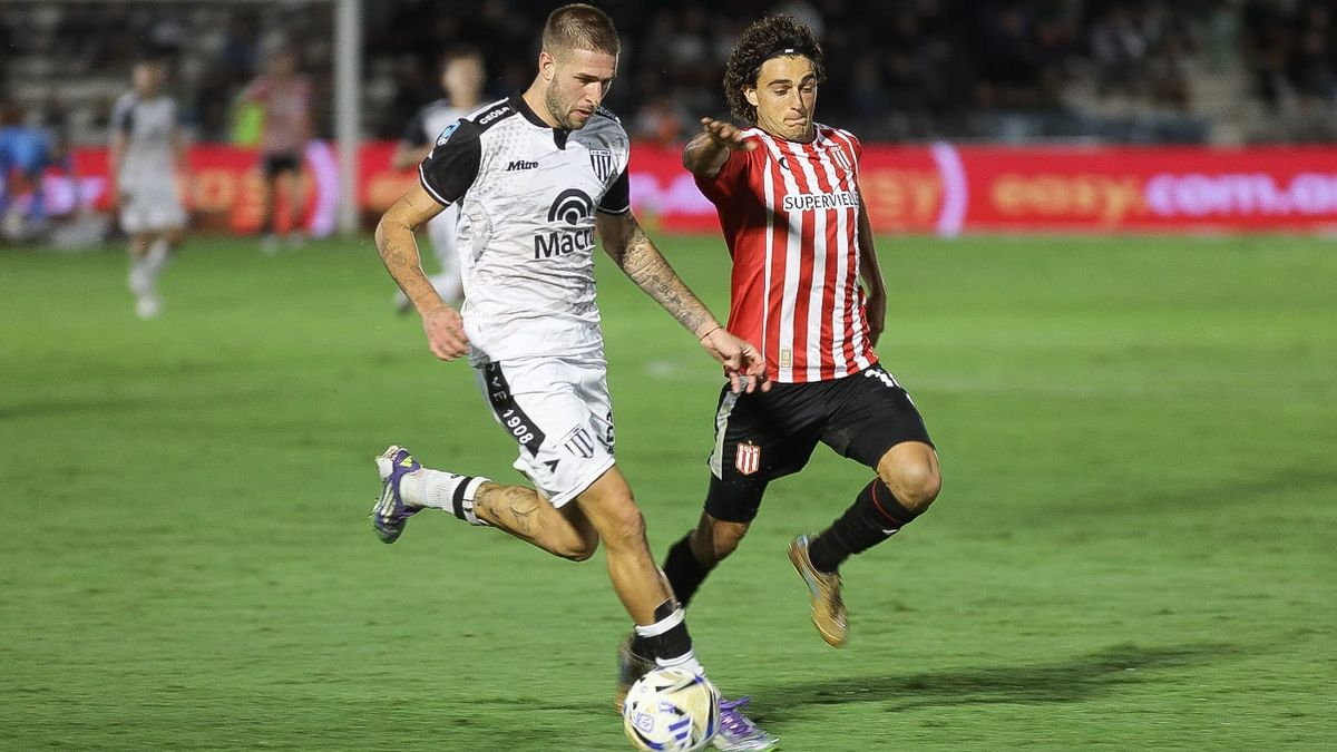 Agust&iacute;n M&oacute;dica, el delantero italo argentino de Gimnasia y Esgrima. Foto: Cristian Lozano/Diario UNO.