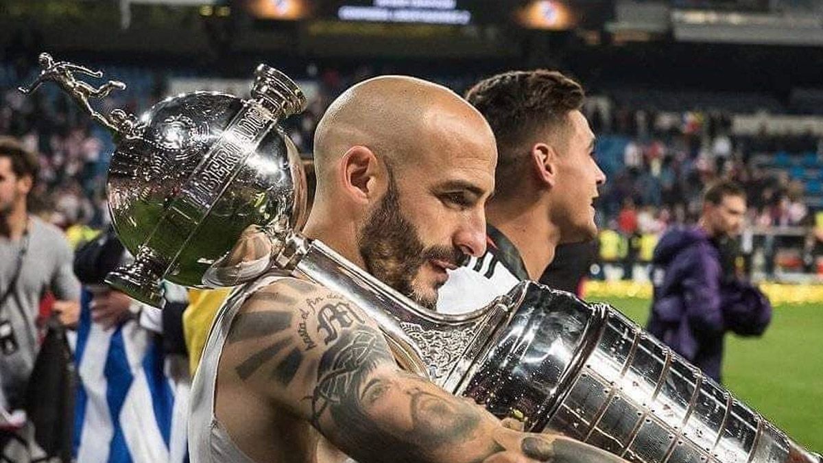 Javier Pinola logró ocho títulos con River Plate.