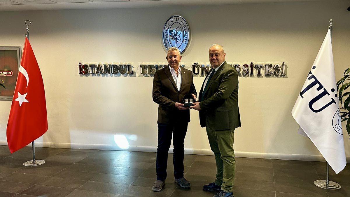 Julio Cobos llegó a Turquía para tramitar convenios de cooperaración para el estudio de sismos.