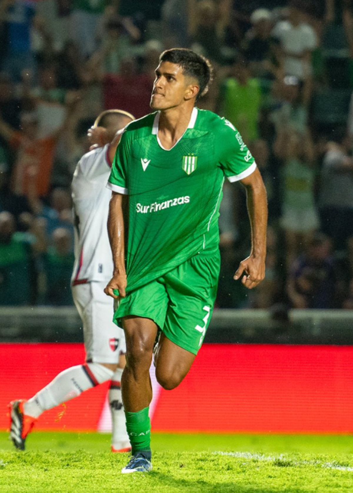 Tomás Nasif la rompe en Banfield tras no haber sido tenido en cuenta por Marcelo Gallardo en River. Tomás Nasif la rompe en Banfield tras no haber sido tenido en cuenta por Marcelo Gallardo en River.