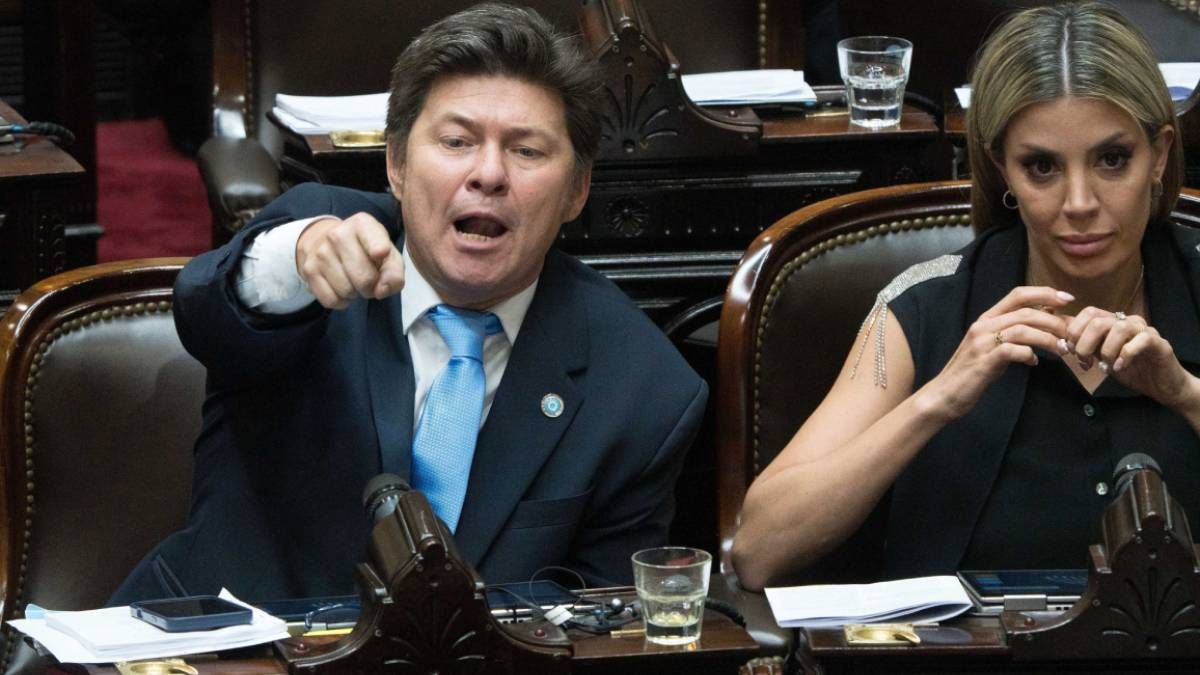 El oficialismo logró la media sanción del Presupuesto pero a último momento no pudo voltear las leyes de financiamiento a la discapacidad y universitario. El oficialismo logró la media sanción del Presupuesto pero a último momento no pudo voltear las leyes de financiamiento a la discapacidad y universitario.