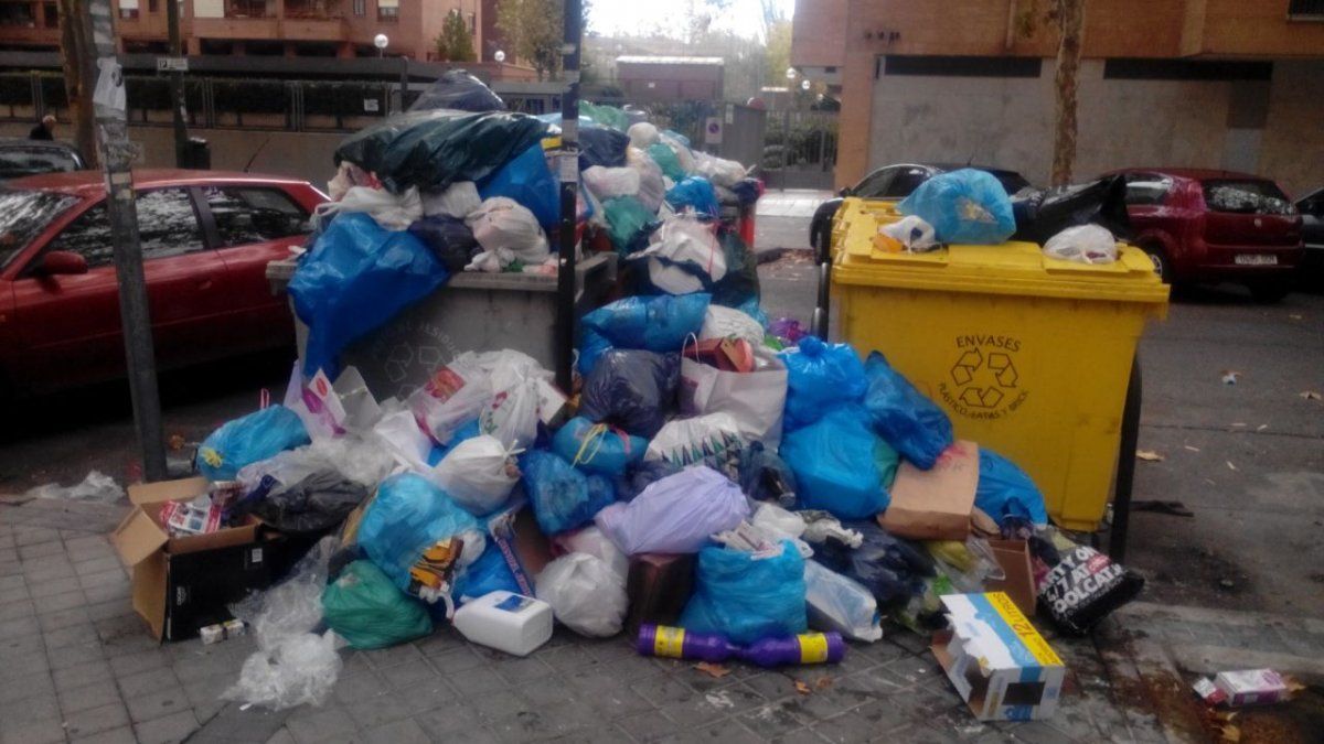 A un bebé de apenas 19 meses le aplicaron una multa por tirar un papel en la calle