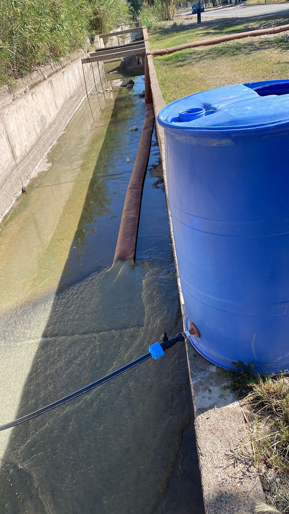 Una de las obras a la que se le va a dar prioridad es al cierre de la cloaca que atraviesa la calle Elpidio González, de Guaymallén y que tenía financiamiento del ENOHSA, pero al ser un ente nacional, no está enviando los fondos. La provincia pondrá el dinero y luego gestionará la devolución. Una de las obras a la que se le va a dar prioridad es al cierre de la cloaca que atraviesa la calle Elpidio González, de Guaymallén y que tenía financiamiento del ENOHSA, pero al ser un ente nacional, no está enviando los fondos. La provincia pondrá el dinero y luego gestionará la devolución.