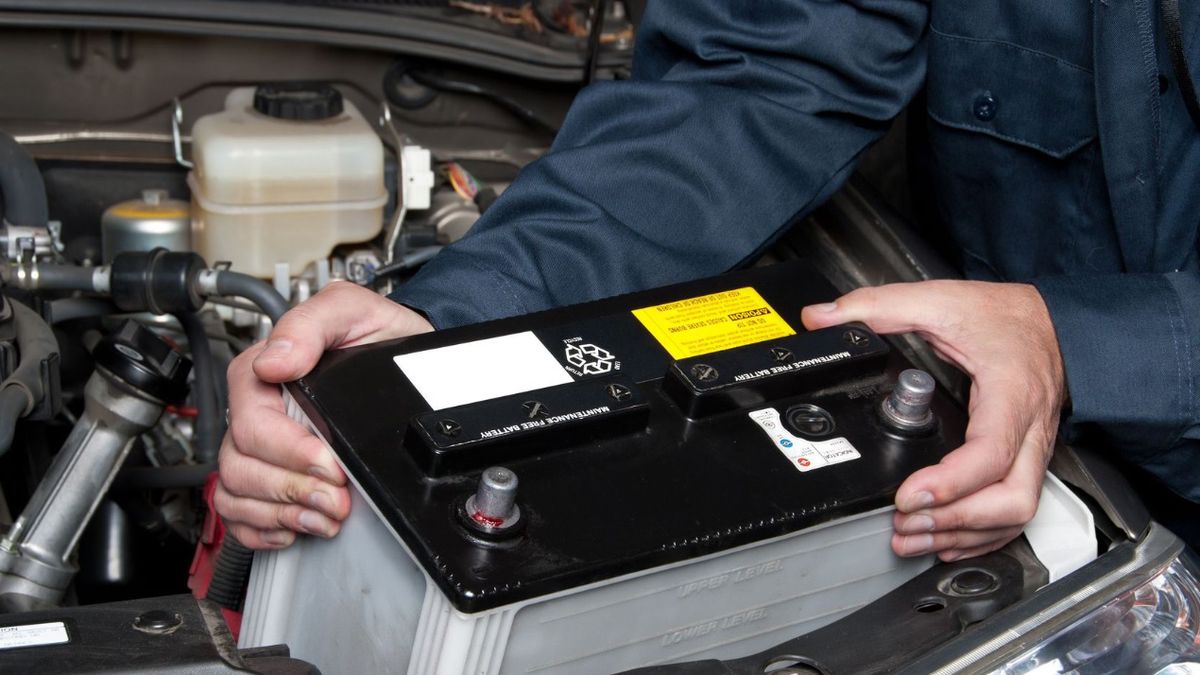 Cambiar la batería del auto implica un gasto importante, por eso hay que realizar los controles de mantenimiento Cambiar la batería del auto implica un gasto importante, por eso hay que realizar los controles de mantenimiento