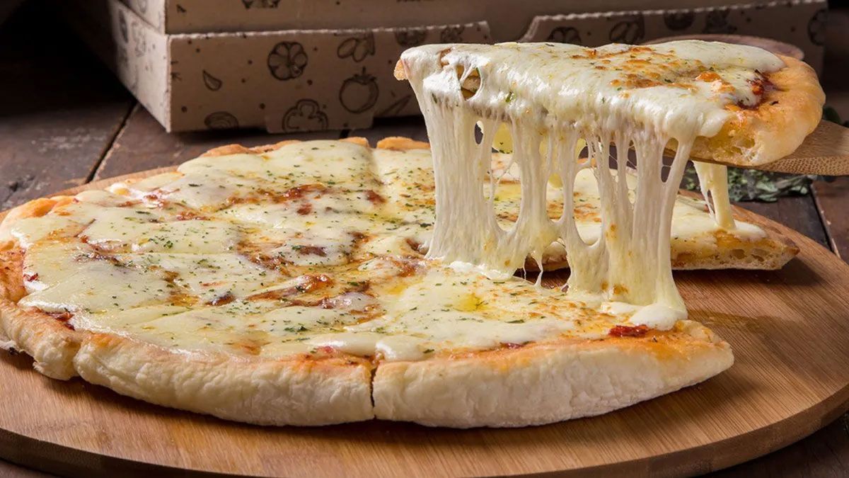 La receta de chimichurri para pizza lleva simples ingredientes.