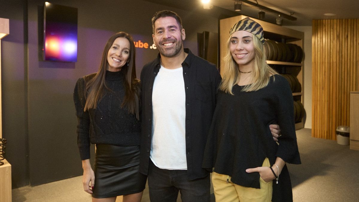 Ximena Stella y Coti Lerdon acompañando a Martín en este nuevo proyecto. Ximena Stella y Coti Lerdon acompañando a Martín en este nuevo proyecto.