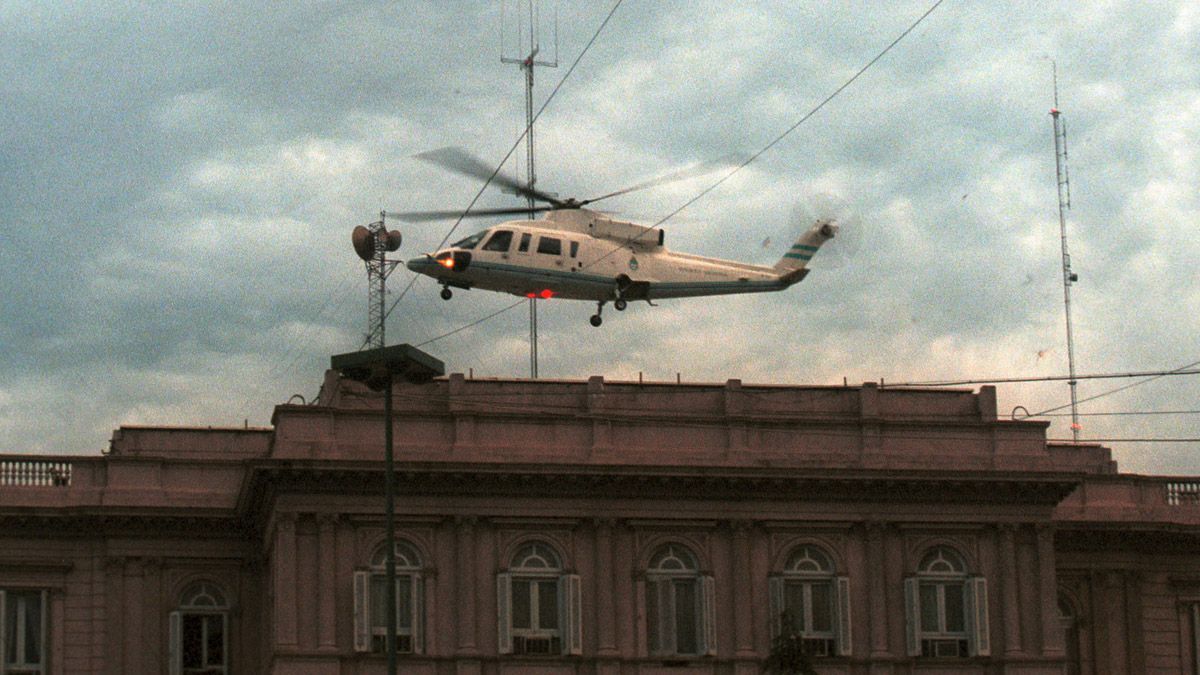 Imagen tristemente célebre. 21 de diciembre de 2001: Fernando De la Rúa abandona la Casa Rosada en helicóptero.