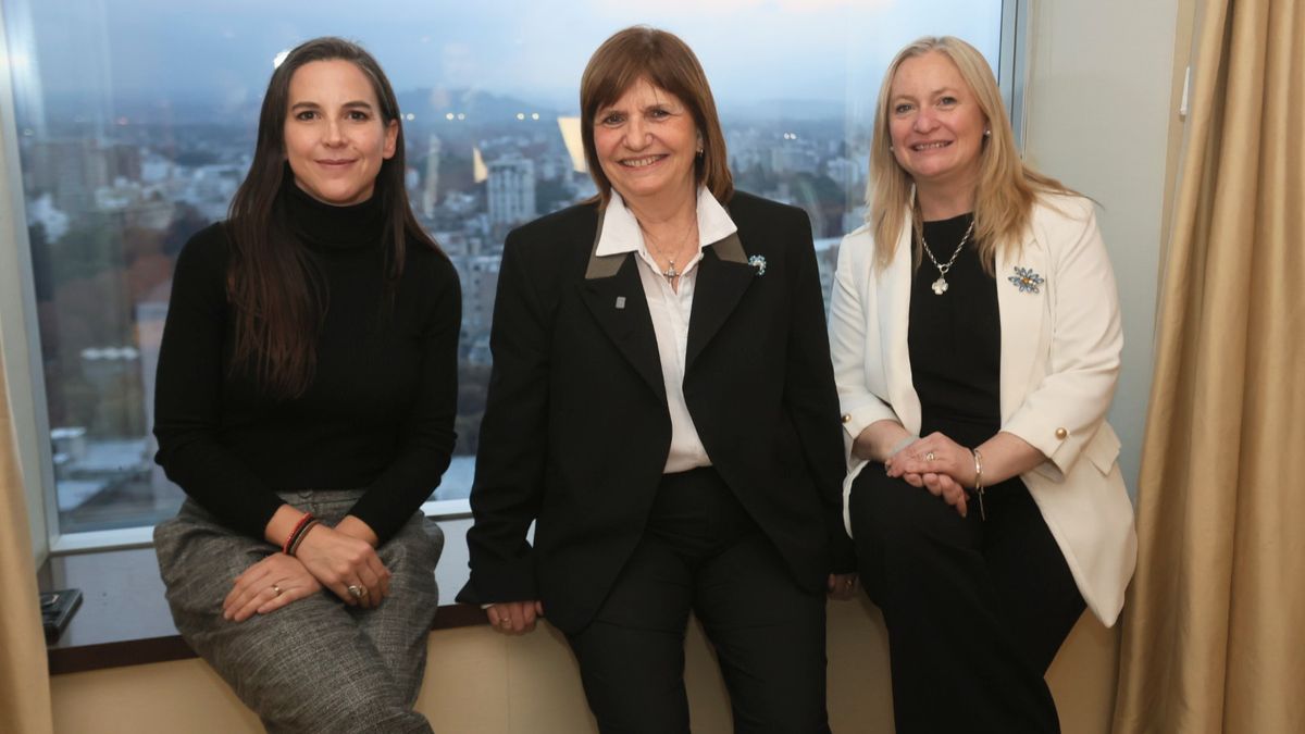 Patricia Bullrich junto a la vicegobernadora Hebe Casado y la ministra de Seguridad local, Mercedes Rus, en el hotel Sheraton Patricia Bullrich junto a la vicegobernadora Hebe Casado y la ministra de Seguridad local, Mercedes Rus, en el hotel Sheraton