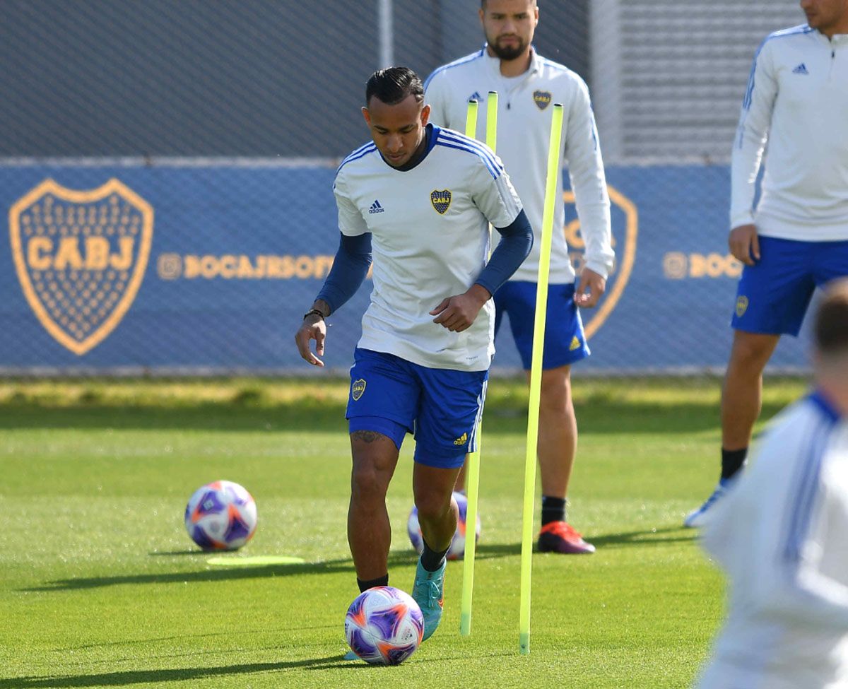 Sebastián Villa vuelve tras su operación en la rodilla