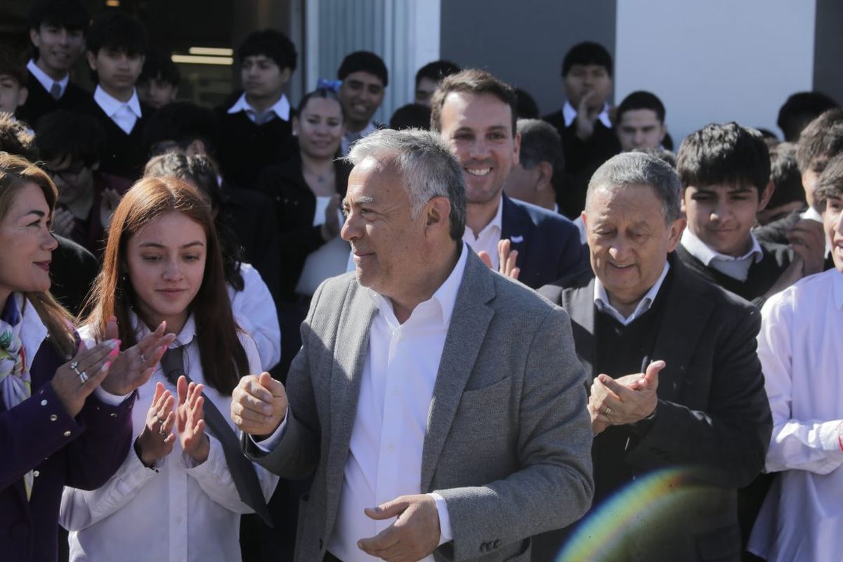 Alfredo Cornejo y, más atrás, Celso Jaque. Alfredo Cornejo y, más atrás, Celso Jaque.