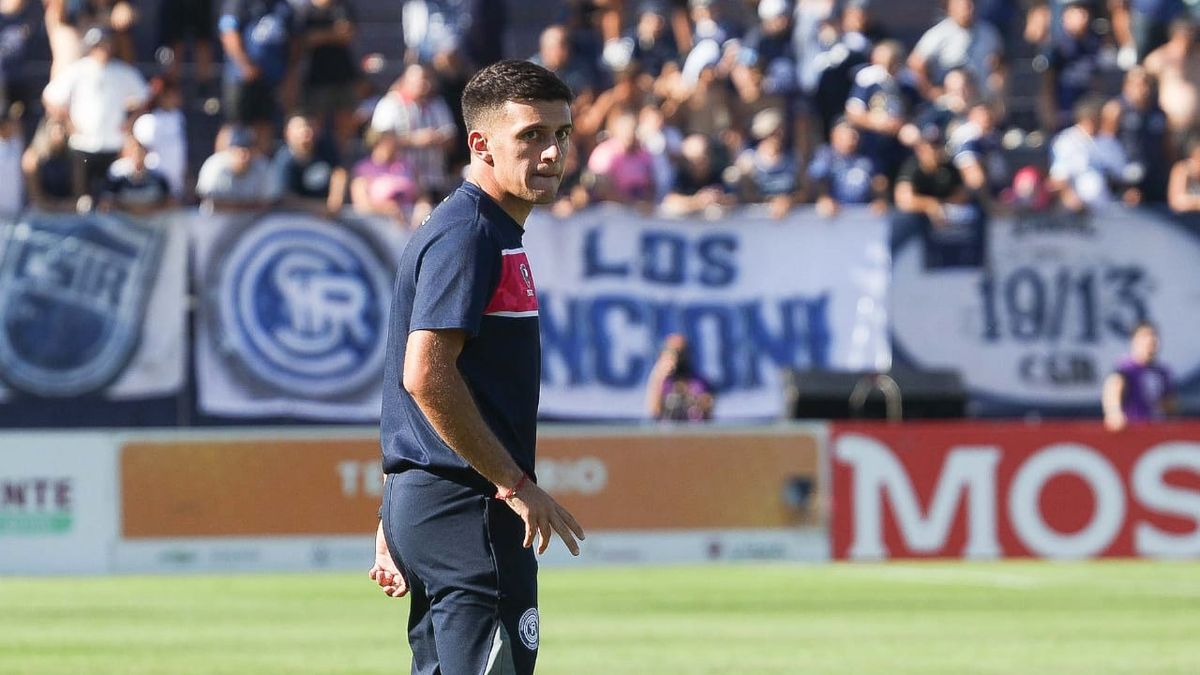 Santiago Flores estuvo a cargo del equipo tras la suspensión que recibió Berti.