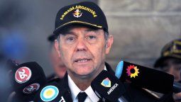El jefe de la Armada que habló de muertes en el submarino pide el retiro