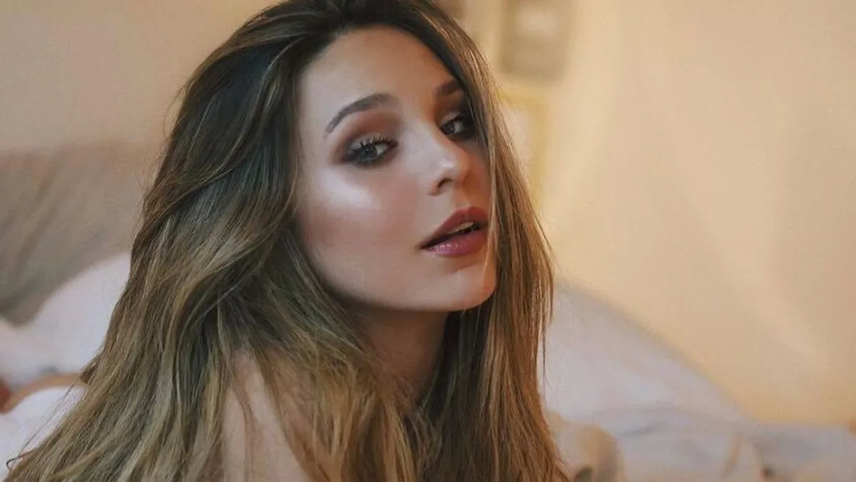 Juanita Tinelli apasionada y a los besos en un boliche