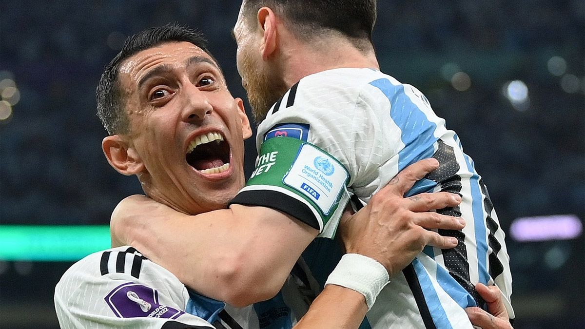 El Fideo Ángel Di María festeja junto a Lionel Messi en la Selección argentina