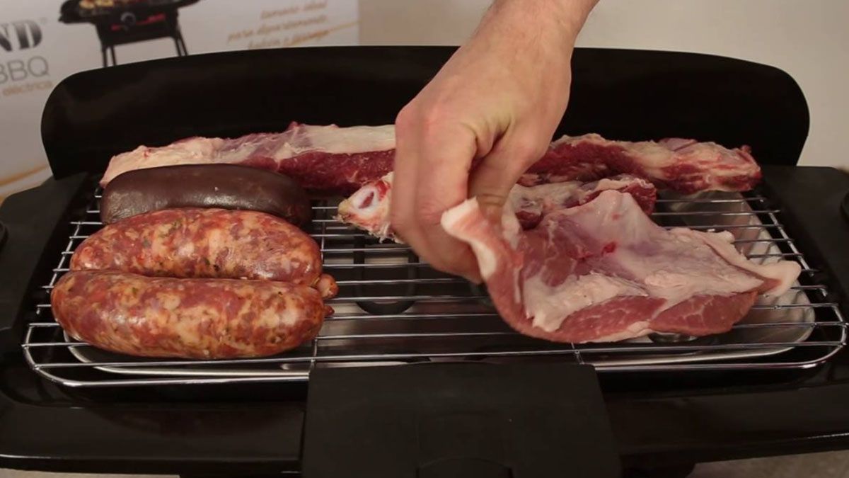 La parrilla el&eacute;ctrica es m&aacute;s pr&aacute;ctica para elaborar carnes asadas en departamentos con especios reducidos.