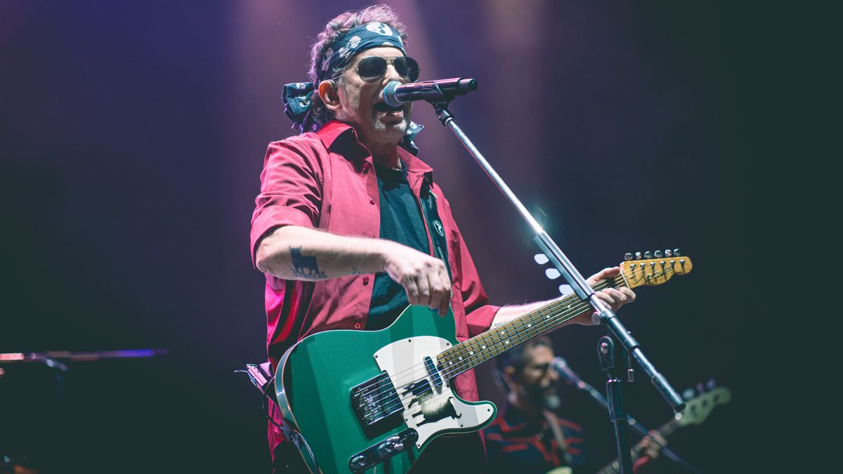 Andrés Calamaro hizo gala de su voz en un show muy prolijo dedicado a los 25 años del disco Andrés Calamaro hizo gala de su voz en un show muy prolijo dedicado a los 25 años del disco