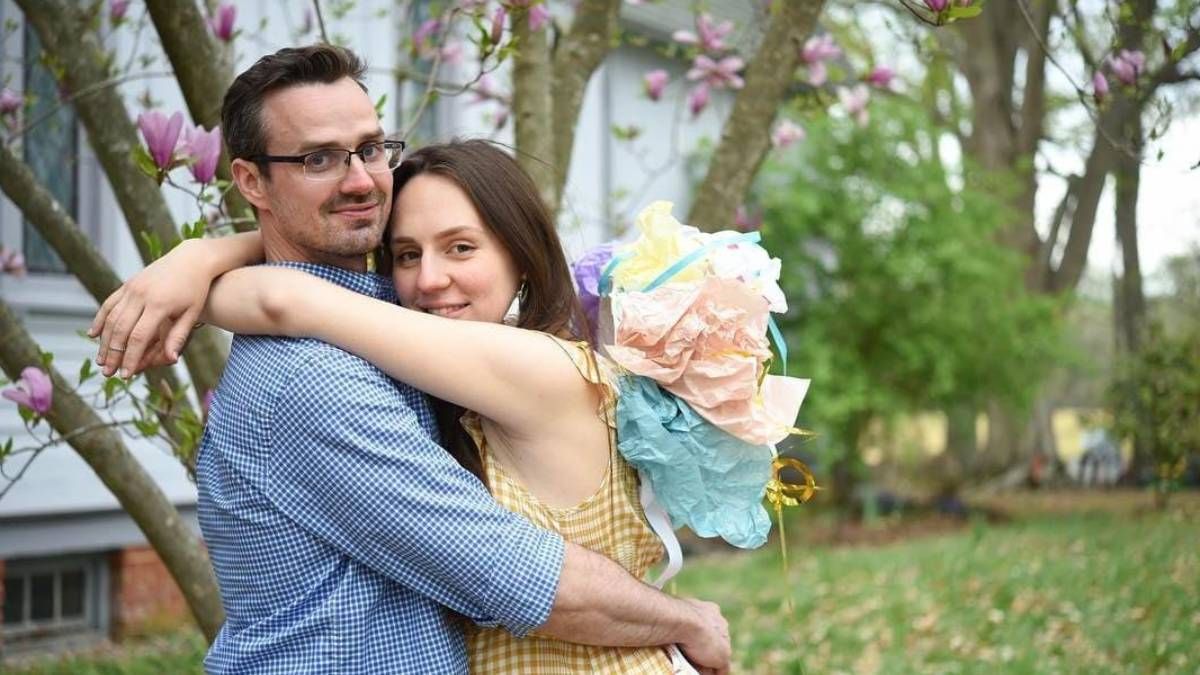 Una pareja es viral en las redes sociale spor convertir una iglesia en su hogar.