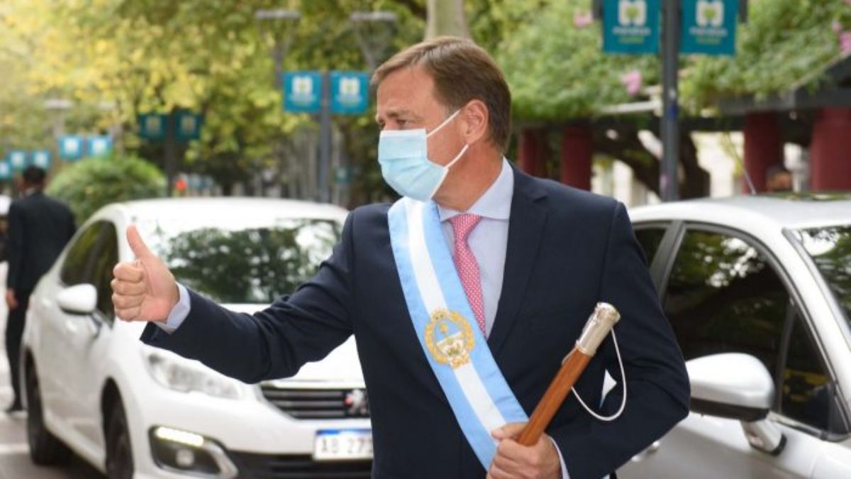 Más que puntual fue el gobernador de Mendoza, Rodolfo Suarez, que llegó&nbsp; a la Legislatura para dar inicio a las Sesiones Ordinarias.