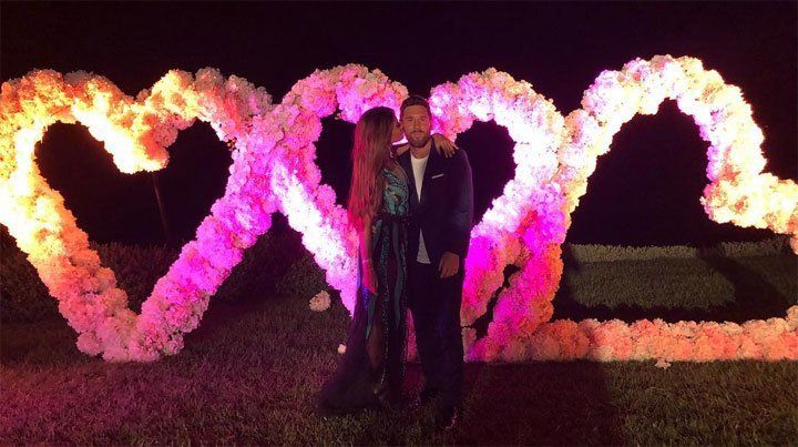 Antonela Roccuzzo y Leo Messi, divinos en la fiesta de Fàbregas