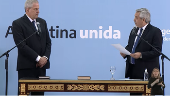 El gesto del nuevo ministro de Educación que enojó a varios
