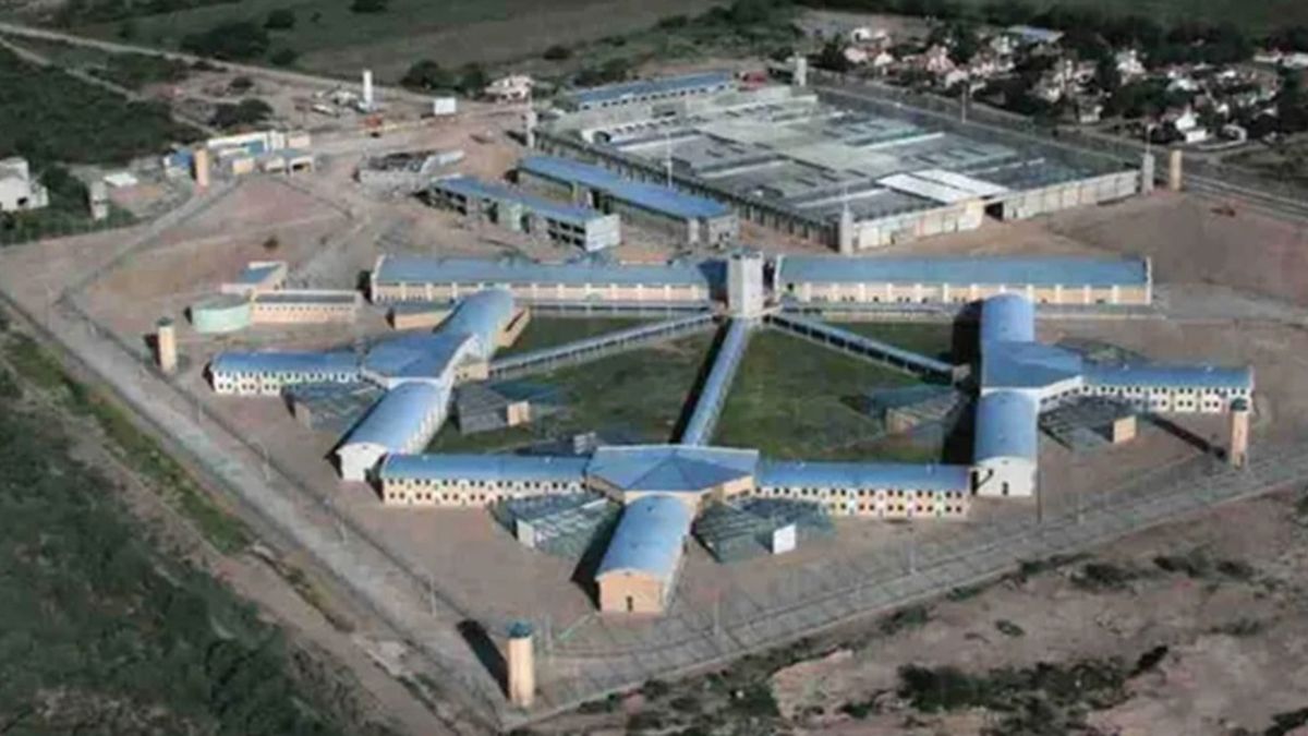 Gravísimo: diez guardias mujeres fueron detenidas por torturar a un preso trans