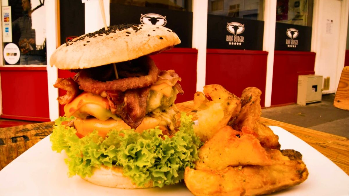 Combos de hamburguesas por $15.000 argentinos en un restaurante en pleno centro de Reñaca