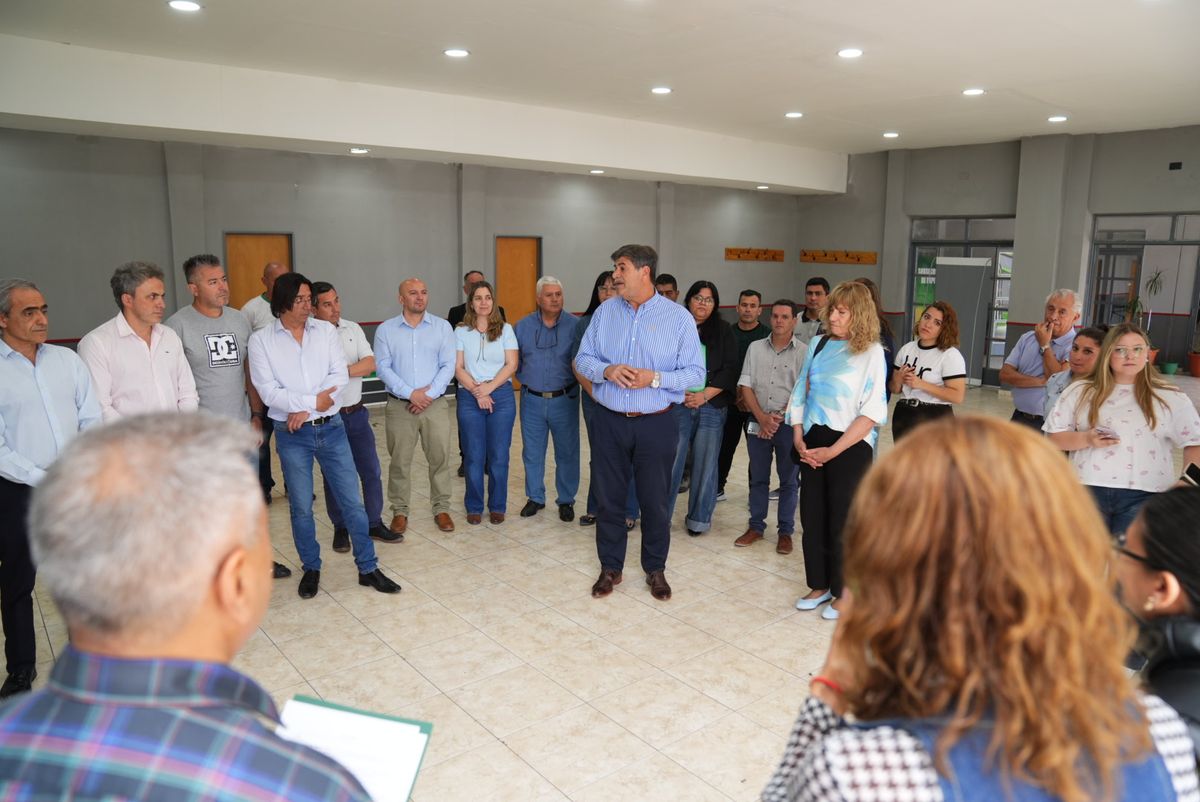 Mario Abed, intendente de Jun&iacute;n, explic&oacute; que los tres espacios deportivos a los que fueron destinados los equipos de desfribilaci&oacute;n automatica, albergan a diario cientos de vecinos que desarrollan actividades deportivas y sociales.