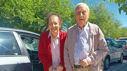 Nos toca votar en el mejor lugar del mundo, Mendoza, dicen Héctor (95) y Ana (93). Nos toca votar en el mejor lugar del mundo, Mendoza, dicen Héctor (95) y Ana (93).