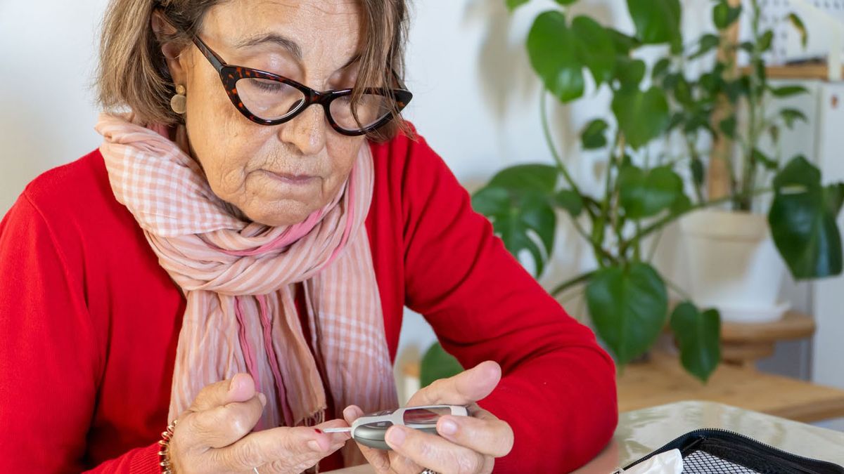 El organimso también prohibió la comercialización de un kit que mide la presencia de glucosa en la sangre El organimso también prohibió la comercialización de un kit que mide la presencia de glucosa en la sangre