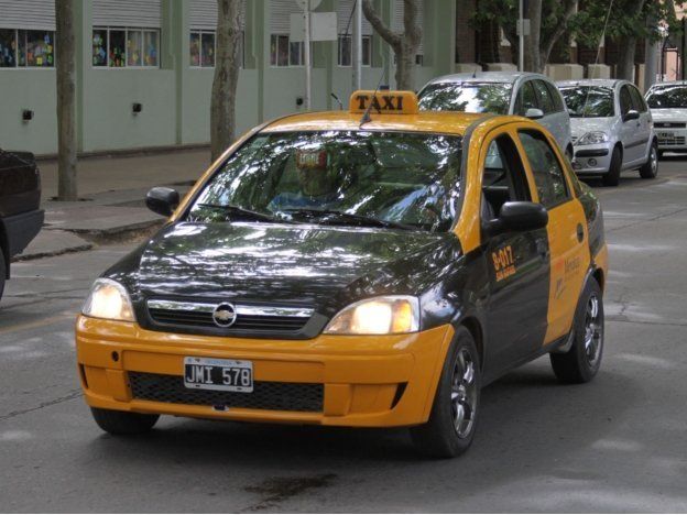 Un grupo de taxistas impidió un robo y mandó al hospital a un ladrón
