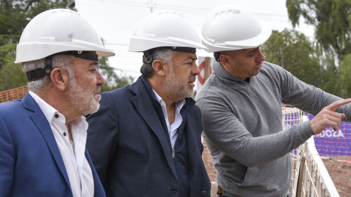 Agua y Saneamiento es una de las sociedades anónimas del Estado provincial. Agua y Saneamiento es una de las sociedades anónimas del Estado provincial.