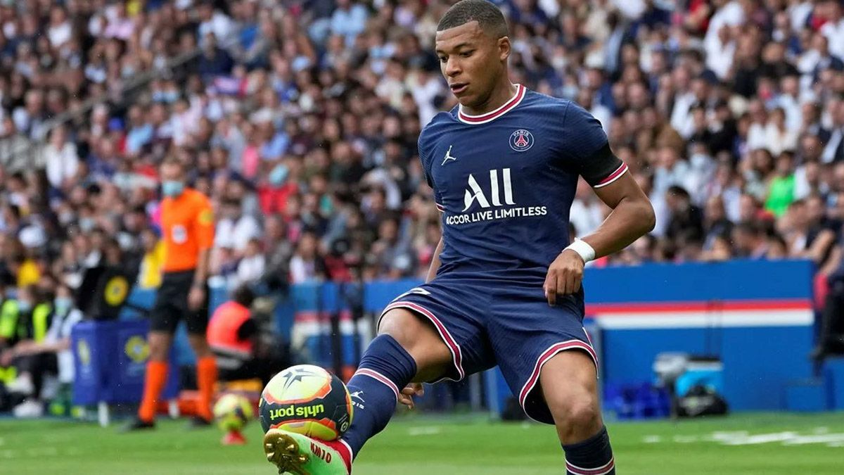 Messi, con mate en mano, gozó de la goleada del PSG