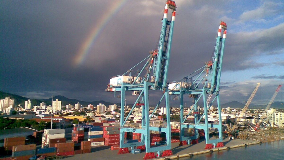 Itajaí. El puerto donde Mendoza dispone de su propia plataforma logística para venderle al mundo.