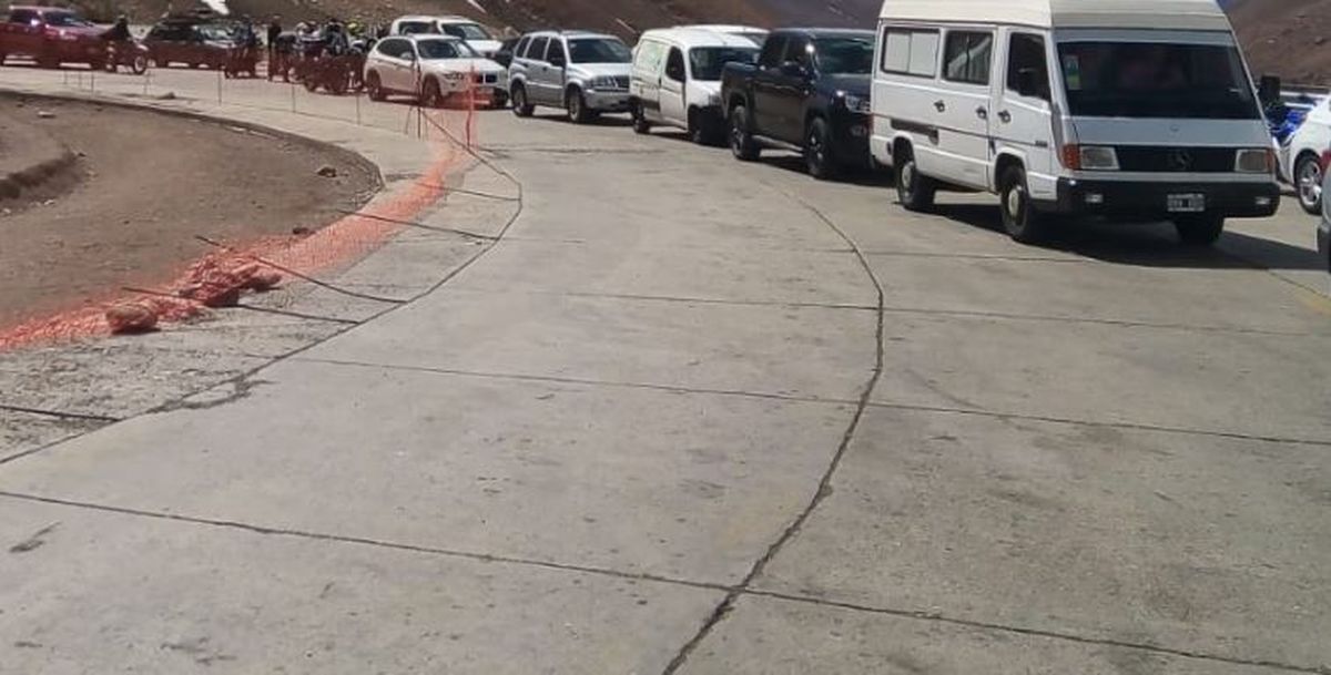 Las demoras de este fin de semana largo provocaron que Rodolfo Suarez saliera a pedirle a la gestión de Alberto Fernandez que trabaje para agilizar el cruce.