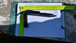Un niño de 13 años estaba con un arma tumbera en el patio de un jardín de infantes.